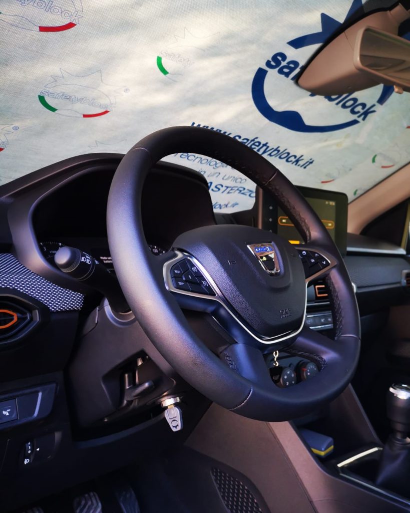 Automobile Dacia visual data 8